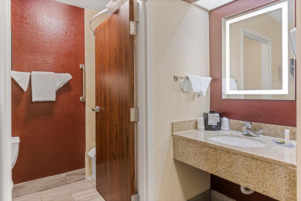 Clarion Pointe Savannah Gateway I-95 Buitenkant foto